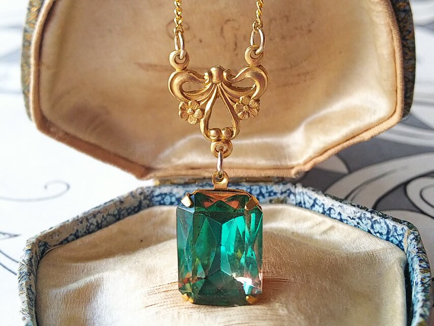 ヴィンテージ　Green／ロザリン　レア･オクタゴンRibbonクラシカルネックレス