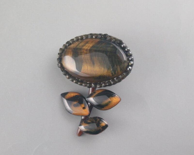 目を惹く華【ファルコンアイ】