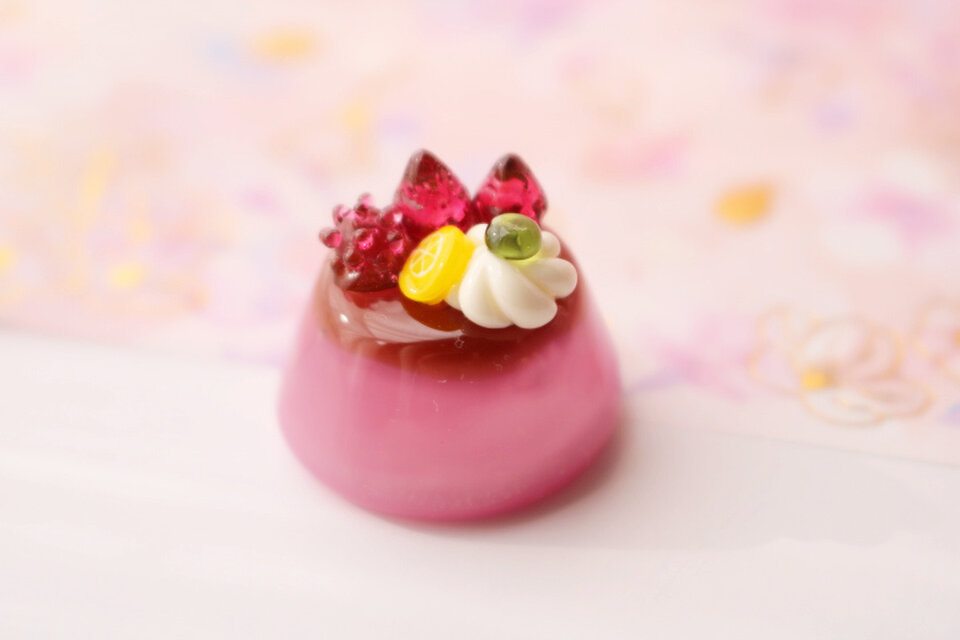ガラスのミニチュア　苺プリン 　★ガラスのミニチュア洋菓子店★