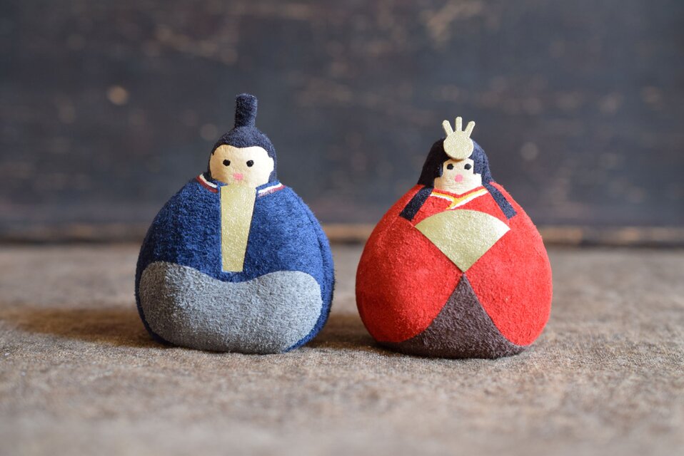 革のオブジェ　ひな人形