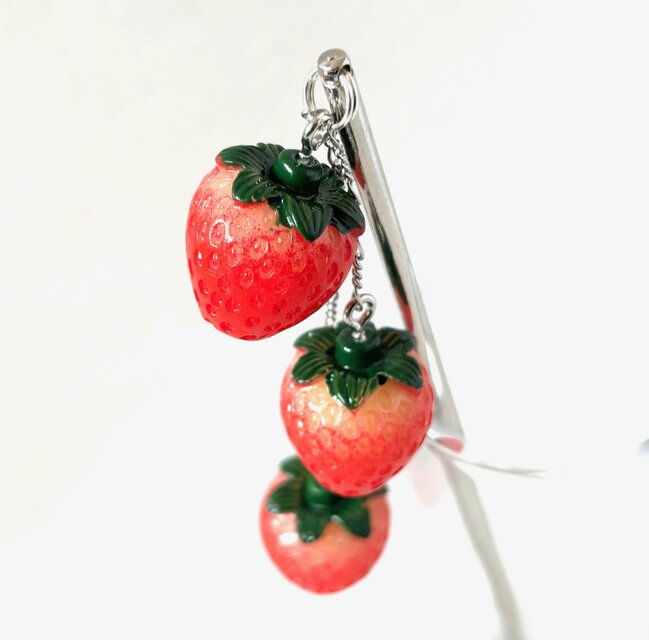 かんざし 苺ビーズの3連簪 一本挿し 一本簪 イチゴ いちご 春夏