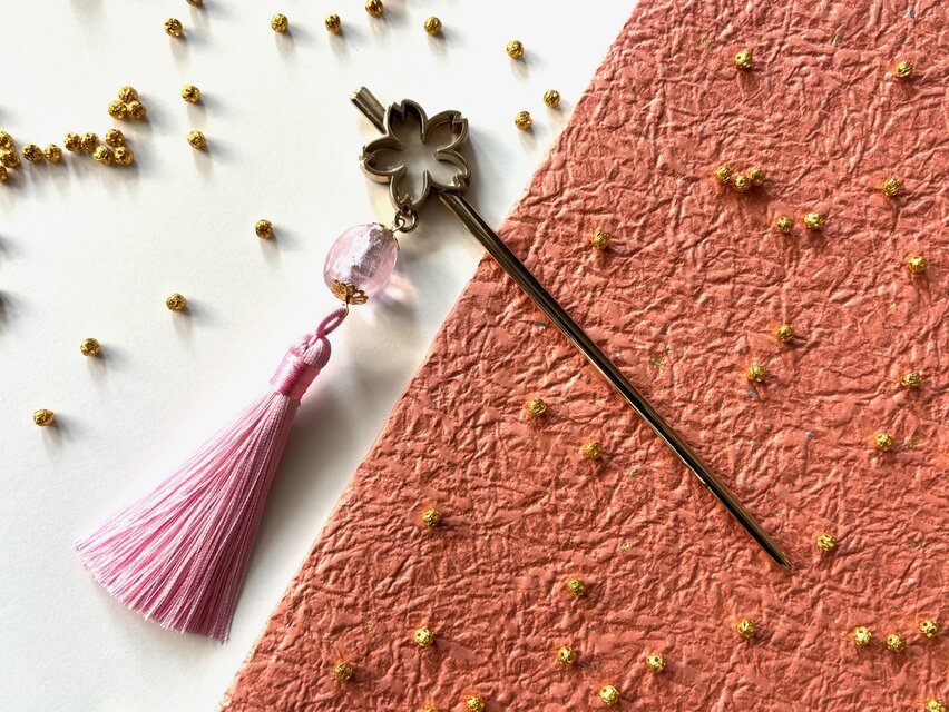 訳あり・アウトレット品】かんざし ピンクのとんぼ玉とタッセルの桜簪