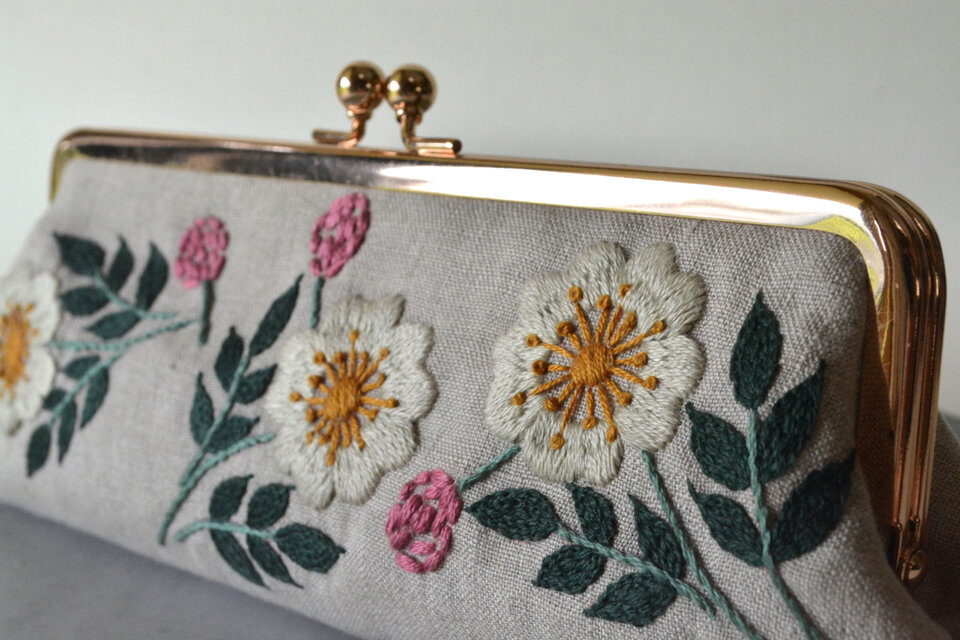受注制作】刺繍 がま口ポーチ 口金サイズ18センチ | iichi 日々の