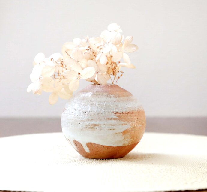 【薪窯焼成】白釉の刷毛目一輪挿し