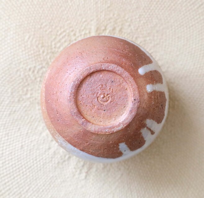 薪窯焼成】白釉の刷毛目一輪挿し | iichi 日々の暮らしを心地よくする