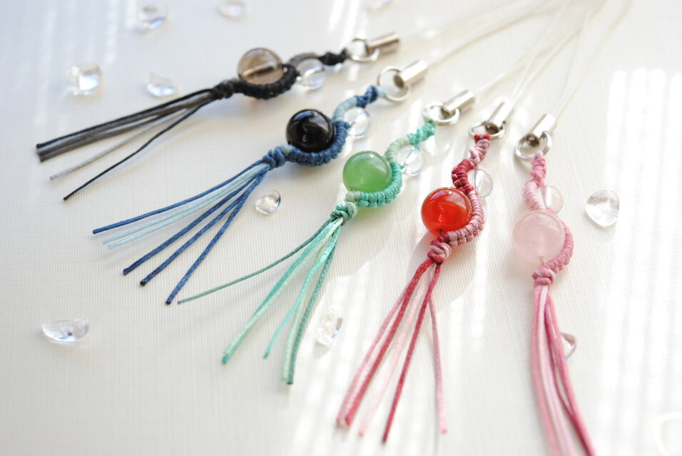 コロンとあめ玉みたいな天然石ストラップ