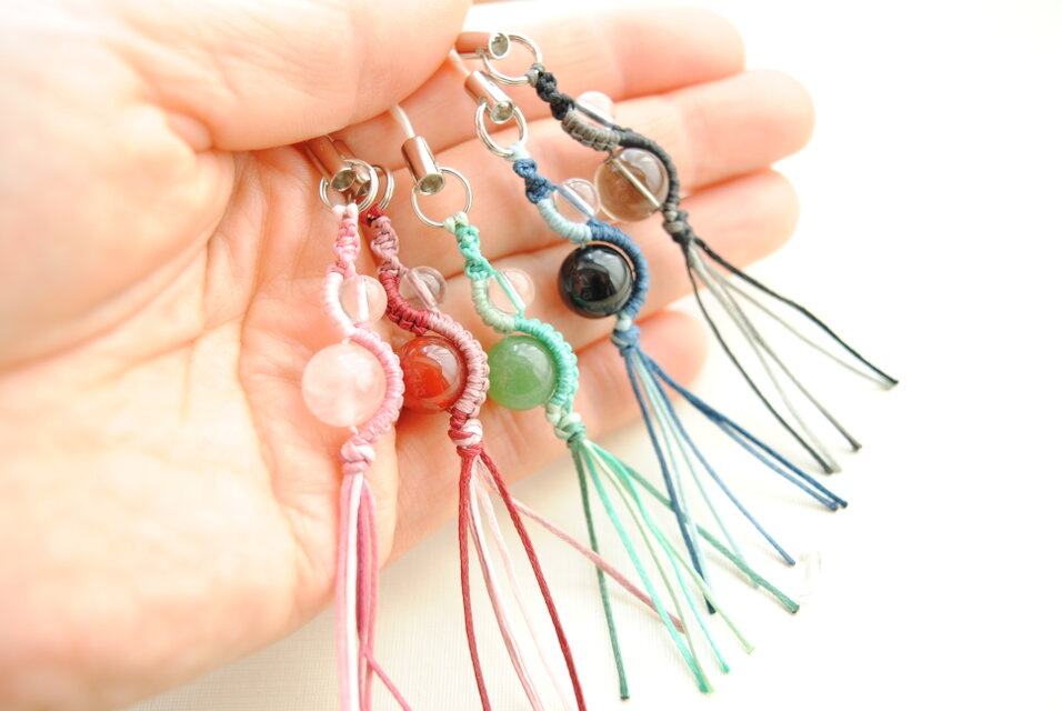 コロンとあめ玉みたいな天然石ストラップ | iichi 日々の暮らしを