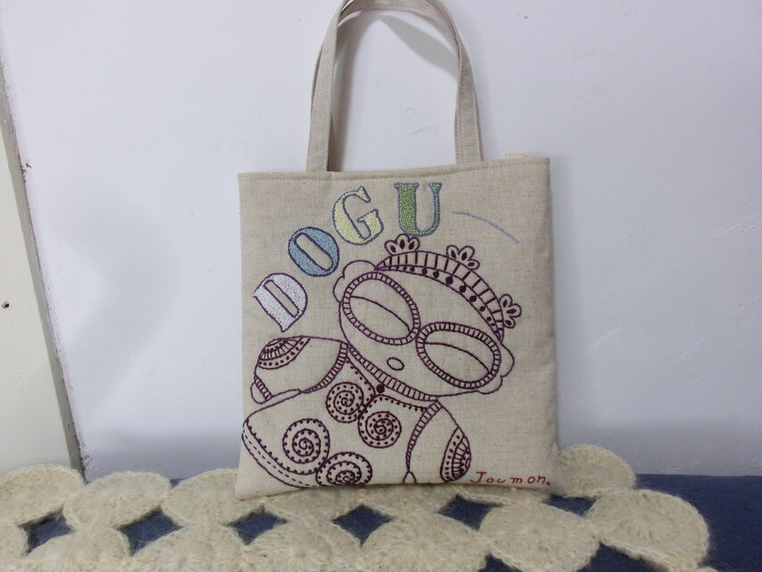 土偶ちゃんの手刺繍バック　①