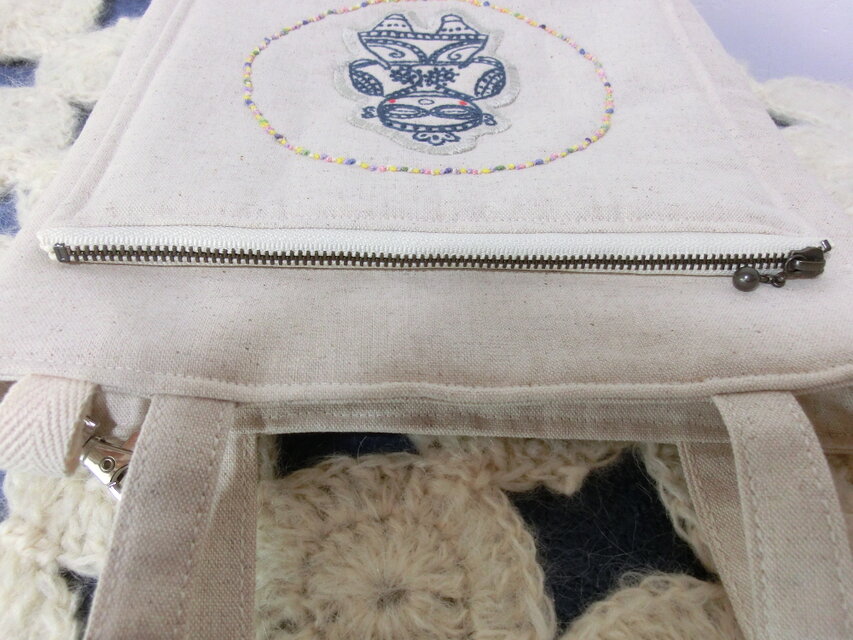 土偶ちゃんの刺繍バック ③ | iichi 日々の暮らしを心地よくする