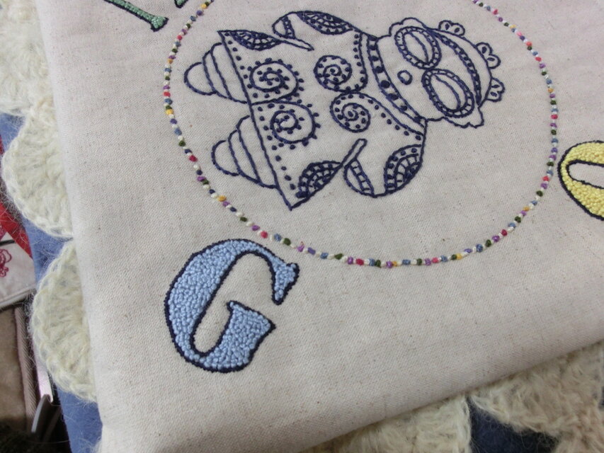 土偶ちゃんの刺繍バック ③ | iichi 日々の暮らしを心地よくする