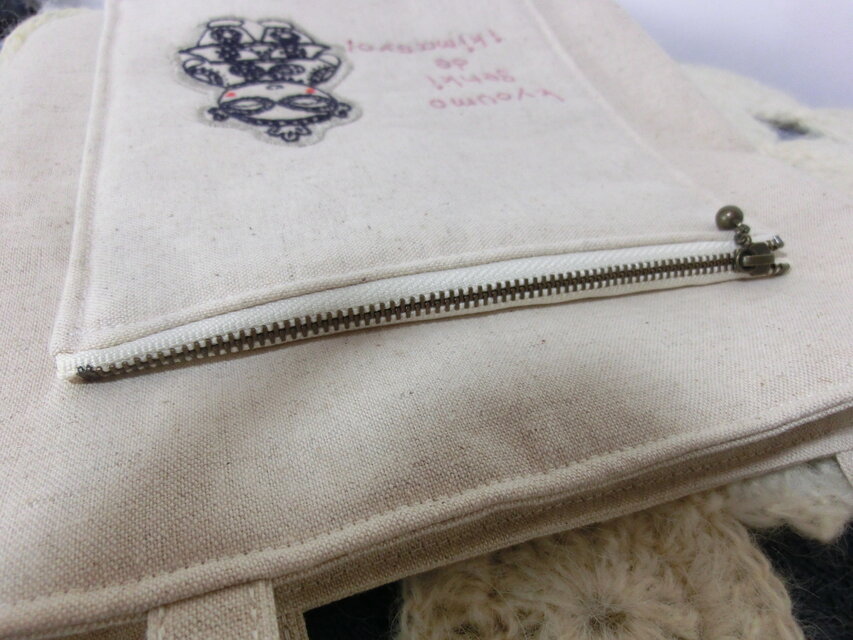 土偶ちゃんの刺繍バック ④ | iichi 日々の暮らしを心地よくする