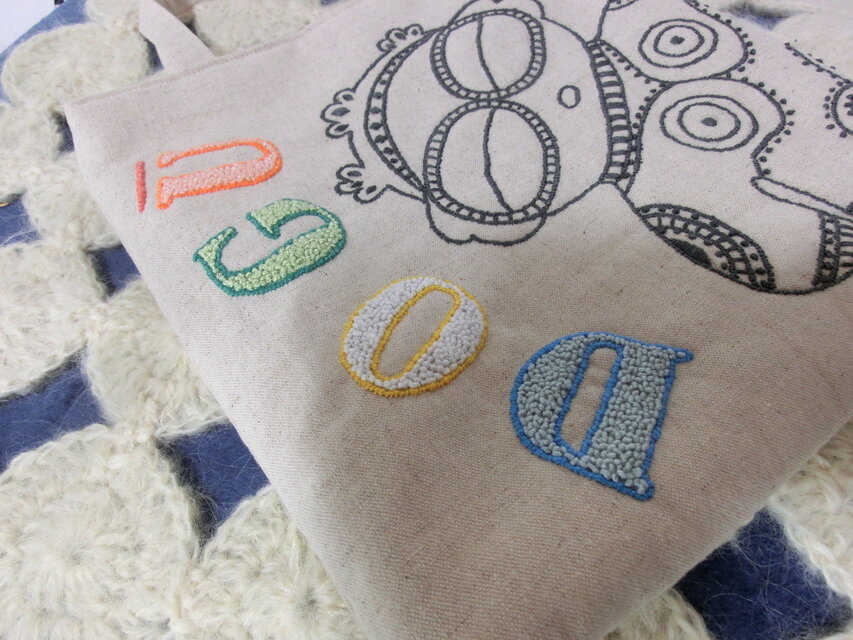 土偶ちゃんの刺繍バック ④ | iichi 日々の暮らしを心地よくする