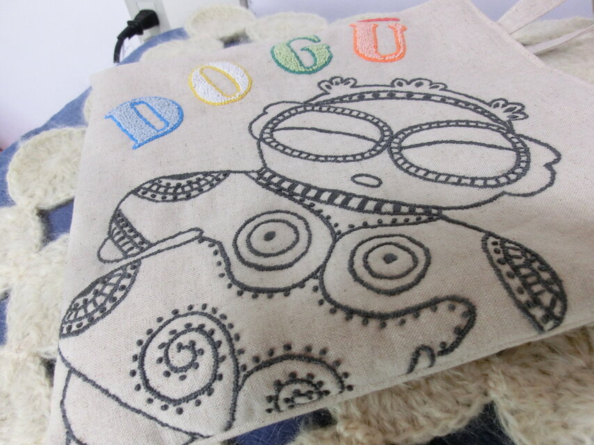 土偶ちゃんの刺繍バック ④ | iichi 日々の暮らしを心地よくする