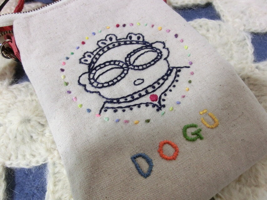 土偶ちゃんの刺繍ポーチ | iichi 日々の暮らしを心地よくする