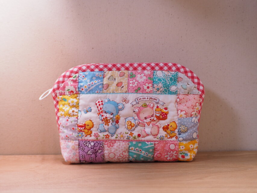 パッチワークキルト　うさぎ　ポーチ