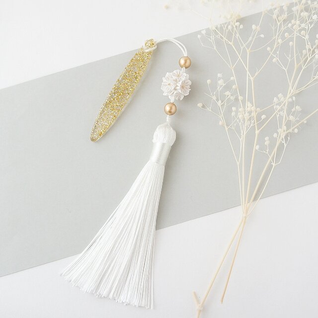 帯飾り 「 白桜 」 タッセル 房 つまみ細工 根付 白色 ホワイト 和装 着物 浴衣 シンプル 普段使い プレゼント 人気