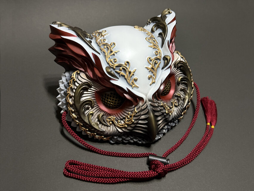 梟面 Gothic Ver.（White×red） | iichi 日々の暮らしを心地よく