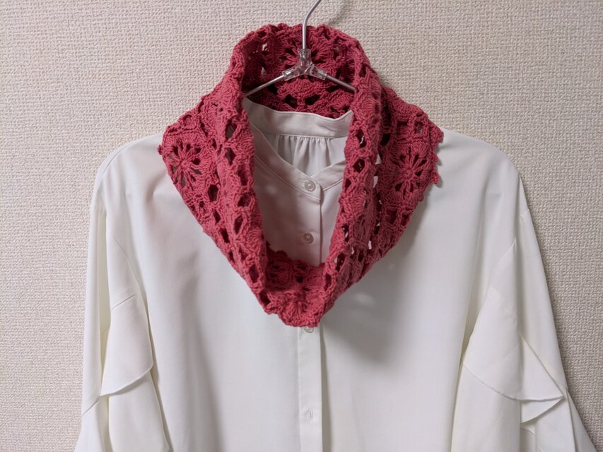 再々オープン記念価格〜コットンリネンの花モチーフつなぎのハーフスヌード(キャンディピンク)