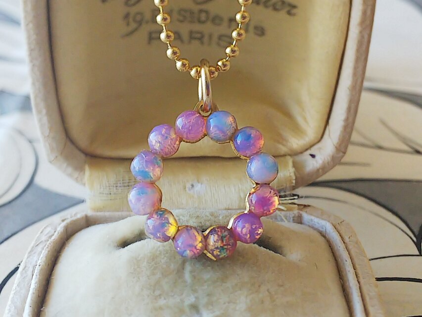ヴィンテージ　PinkファイヤーOpal-Ring　愛らしいネックレス