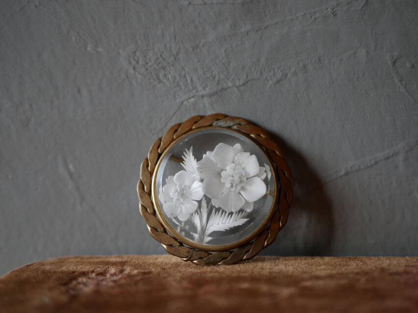 ルーサイト　ヴィンテージブローチ　フランスブロカント　アンティークのある生活