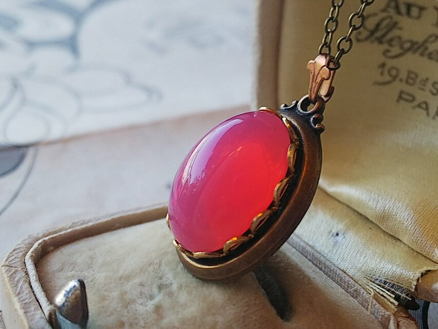 ヴィンテージ 濃いピンクオパール（18×13㎜）クラシカルネックレス