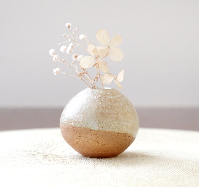 【薪窯焼成】藁灰釉の素朴で小さな一輪挿し