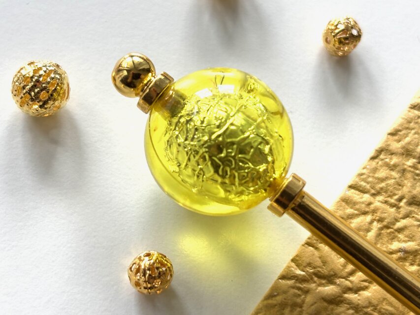 かんざし　飴玉の様なシルバーホイール入りビーズ　黄色　一本挿し　一本簪　涼しげ　透明　クリア　春夏秋　菜の花