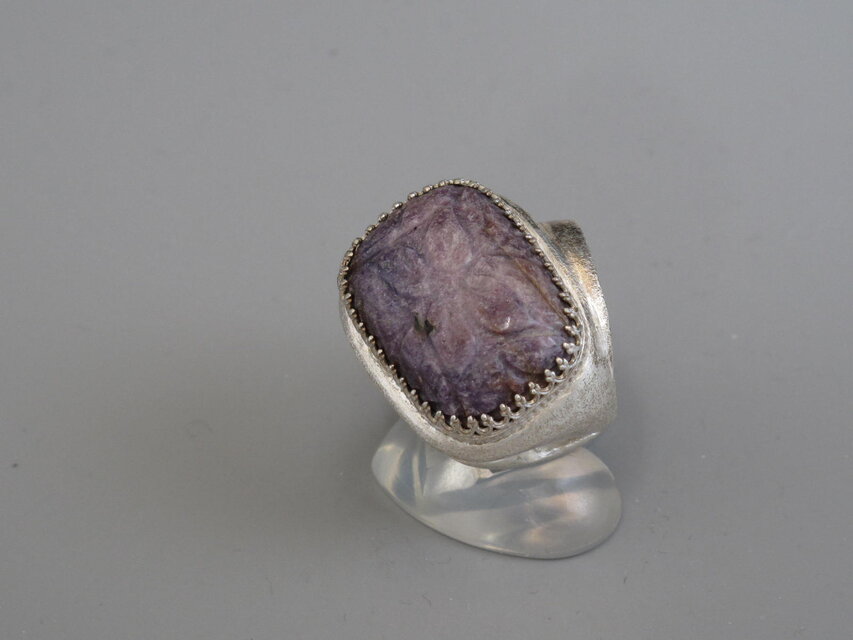 重厚感あるカービング！