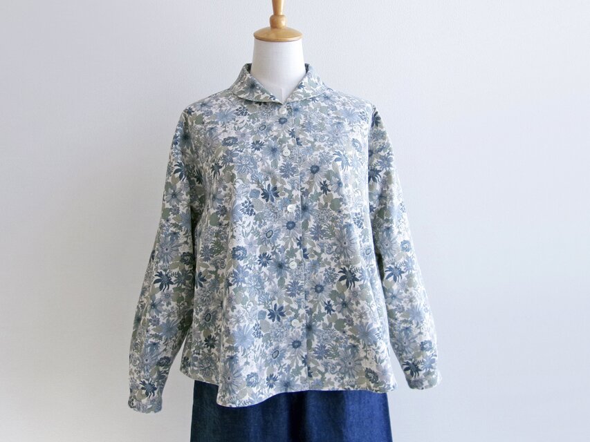 花のブラウス＊Blue Flower Garden(国産コットン・コーデュロイ生地)