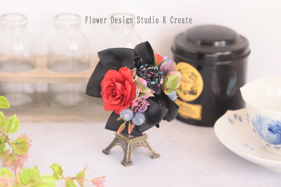 赤い薔薇のバンスクリップ　髪飾り　ヘアクリップ　ブラック　黒　赤　バラ　お出掛け　フォーマル　卒業式　入学式　発表会