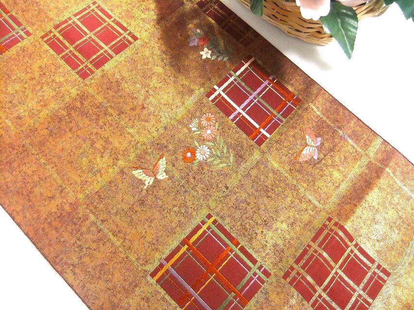 table runner 「立涌に金彩蝶」 帯リメイク 正絹 長尺 【公式通販】