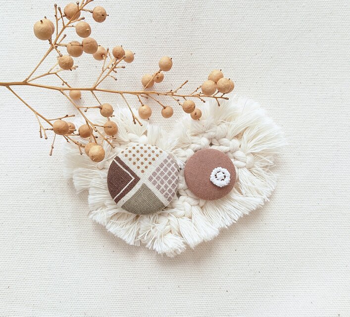 ★くるみボタンブローチ★