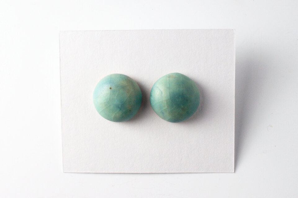 陶器のピアス＜ラウンドグリーン＞
