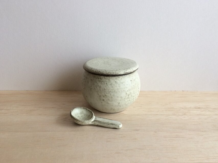 塩壺小（匙付き）白マット