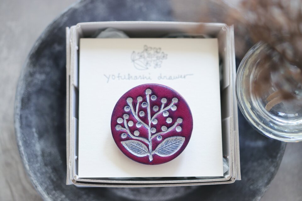 : : : 陶土の草花ブローチ : : : 1342