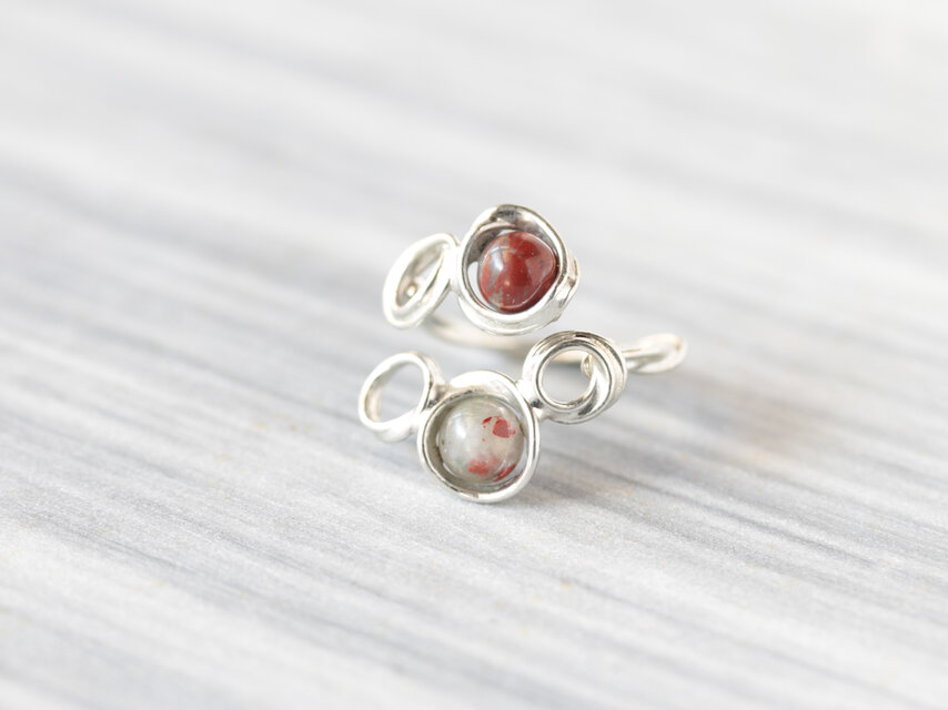 錫と天然石のオープンリング　ZAKALY　ブラッドストーン　3月の誕生石