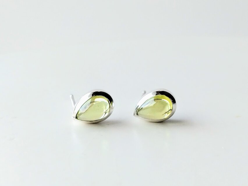 涙形ペリドットのピアス　☆Ｎ様専用☆