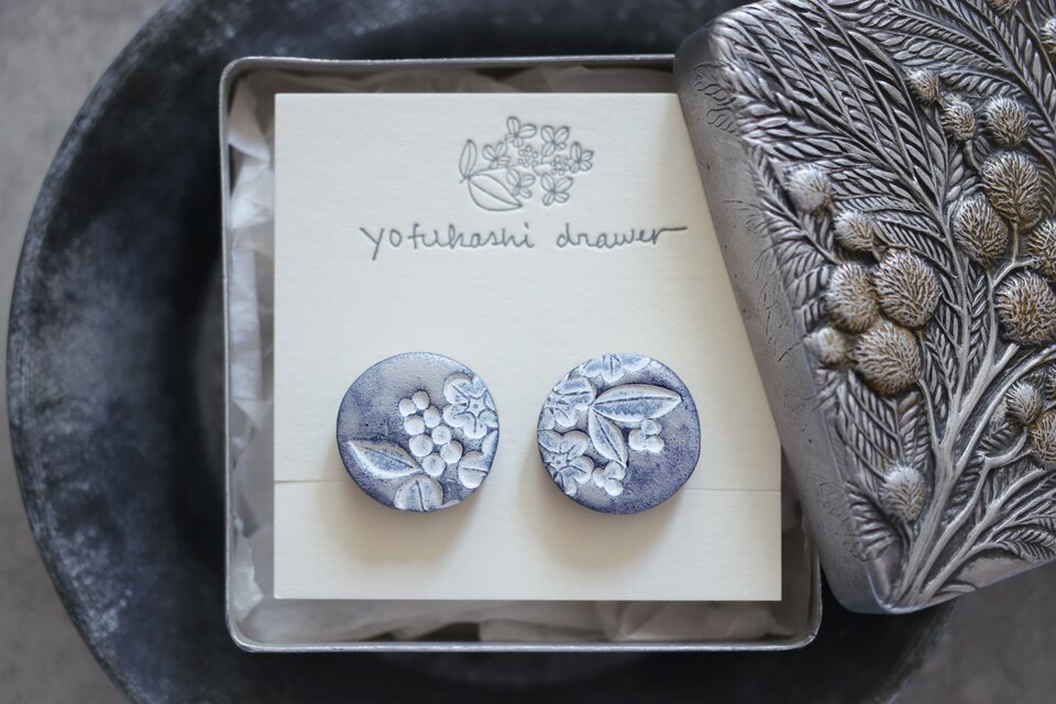 : : : 陶土の草花耳かざり : : : 1345（イヤリング）