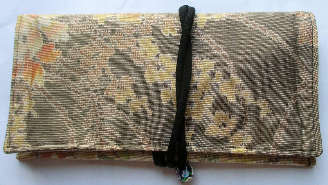 ８１３５　花柄の色大島紬の着物で作った和風財布・ポーチ#送料無料