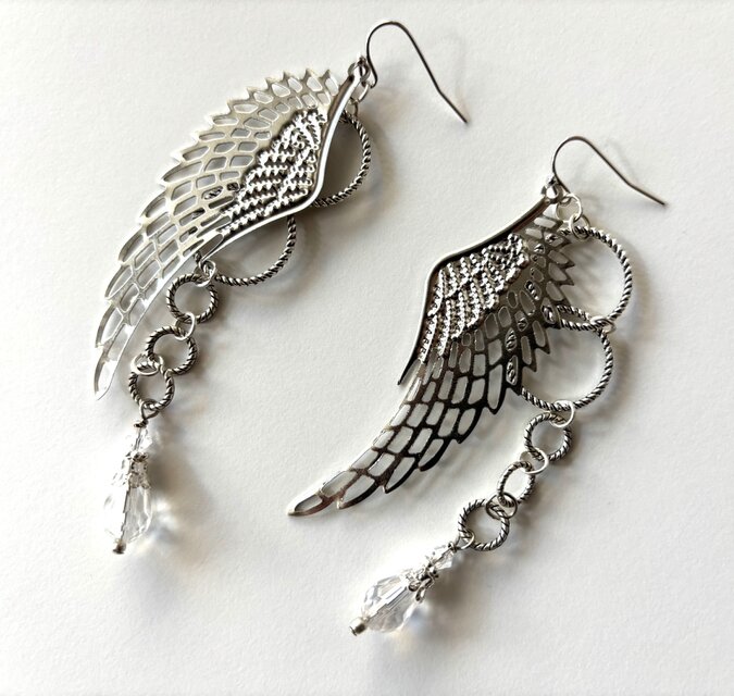 ピアス　天使の羽根とリング　シルバー　イヤリング交換可　フィッシュフック　透明　クリア　軽い　軽量　大きめ　大ぶり
