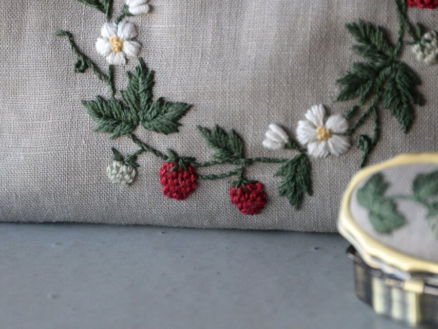 【2個セット】刺繍作家　ポーチ　ちくちく作家　一点物 モンチッチ スクエアサガラ刺繍ポーチ ペア