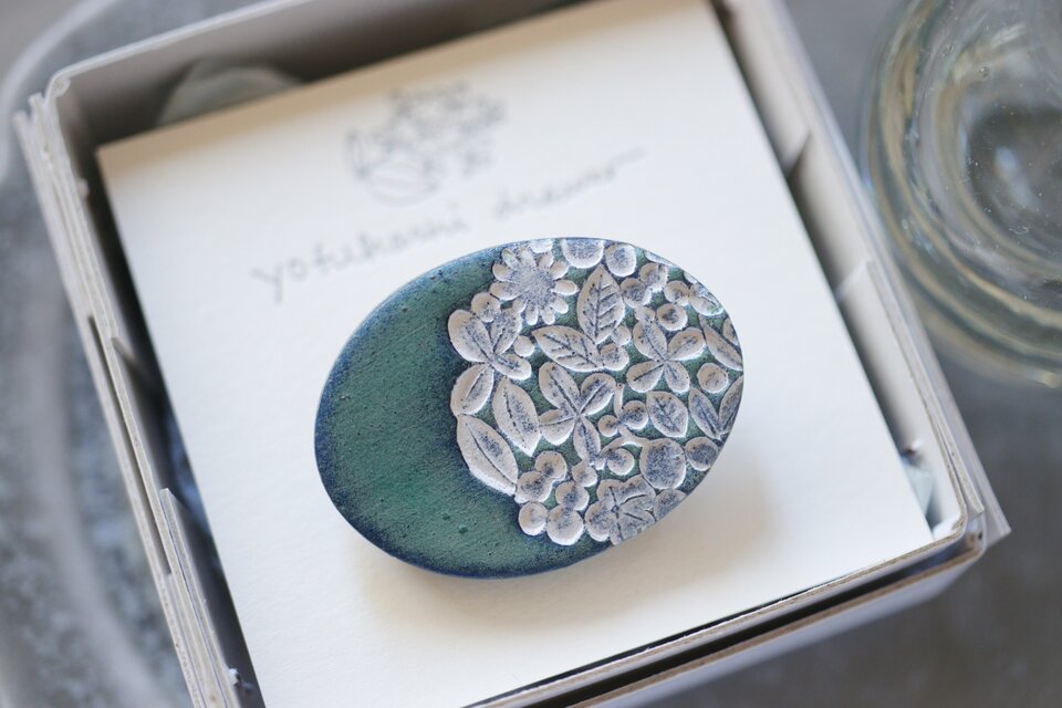 : : : 陶土の草花ブローチ : : : 1346