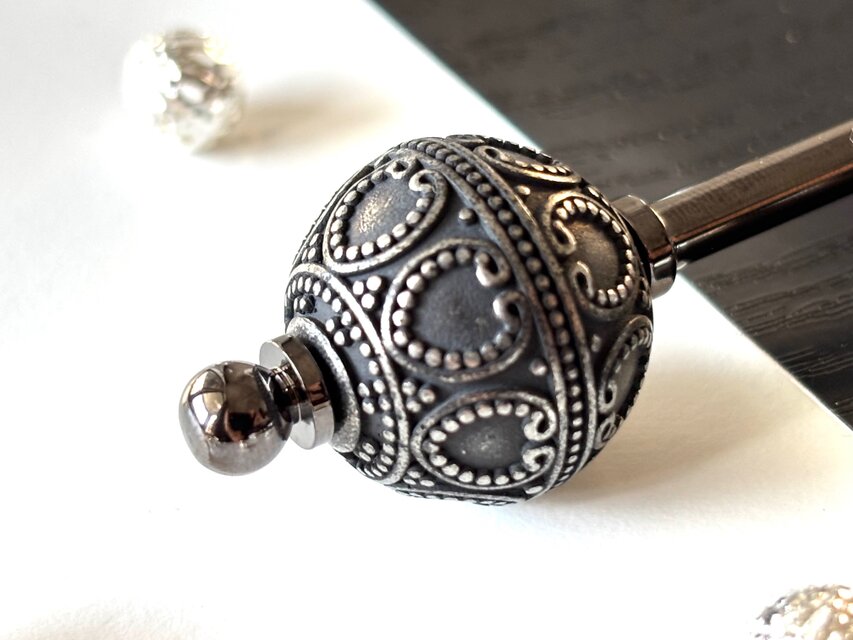 かんざし アンティークシルバーのレリーフビーズ 一本挿し 一本簪