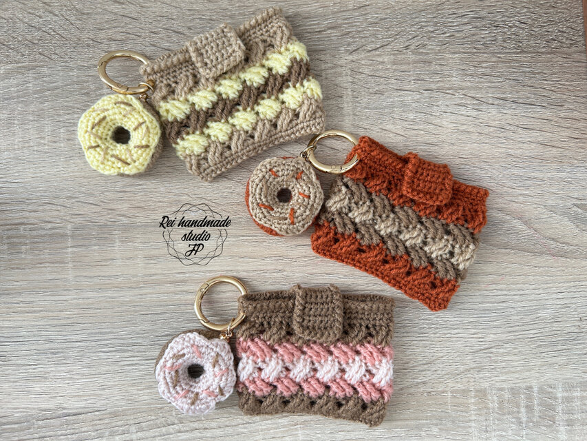 かぎ編みのドーナツカードケース