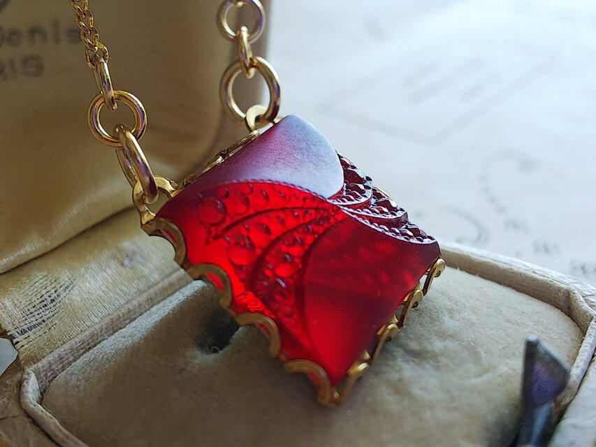 ヴィンテージ 深い赤/アールデコ スクエア（17㎜）クラシカル