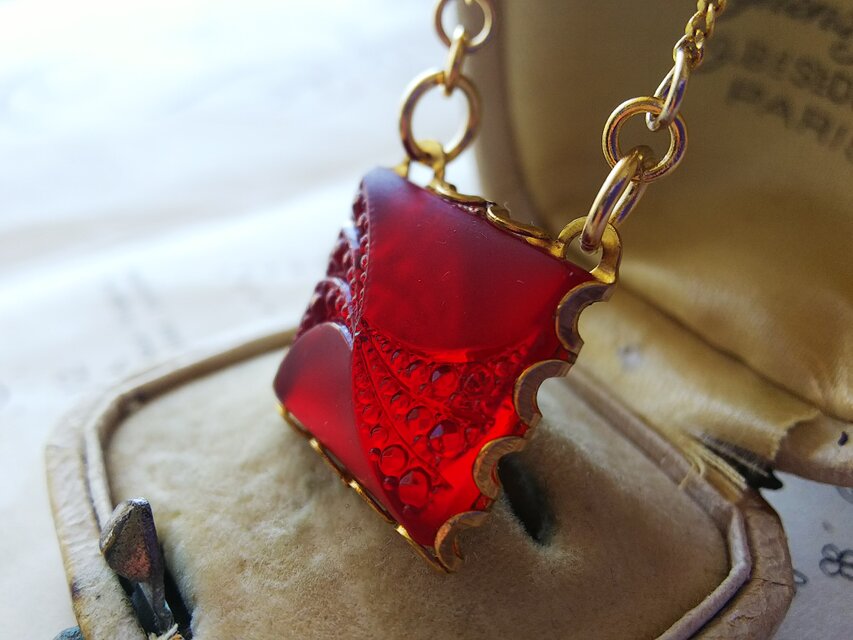 ヴィンテージ 深い赤/アールデコ スクエア（17㎜）クラシカル