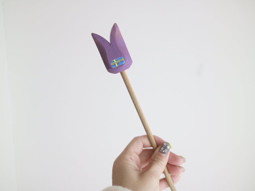 スウェーデンで見つけた木製のチューリップ No.5590