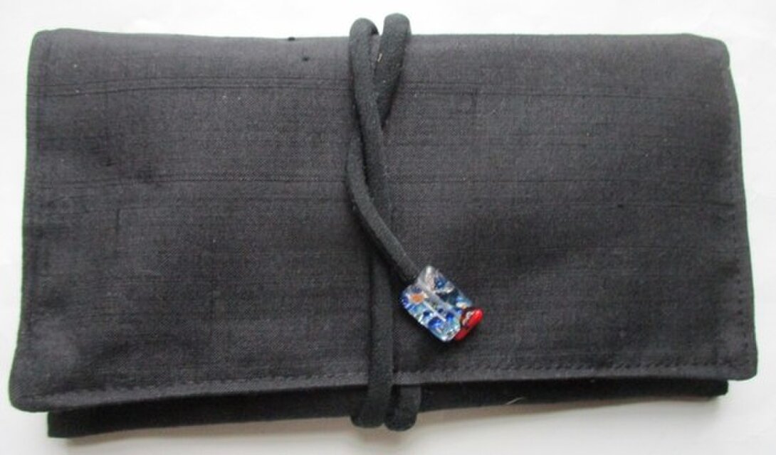 ８１３９　黒の紬の着物で作った和風財布・ポーチ　#送料無料