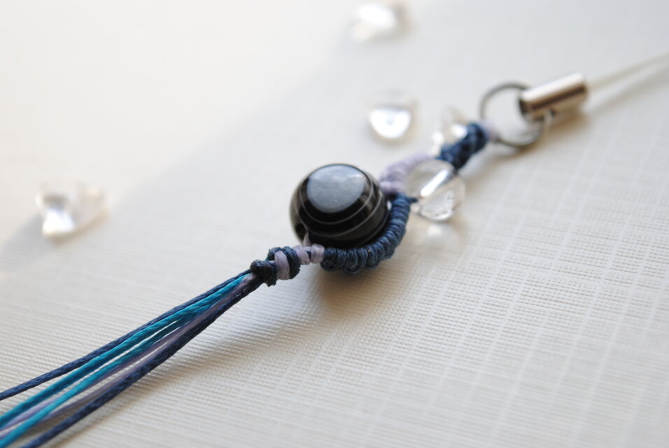 コロンとあめ玉みたいな天然石ストラップ＊アイアゲート | iichi 日々