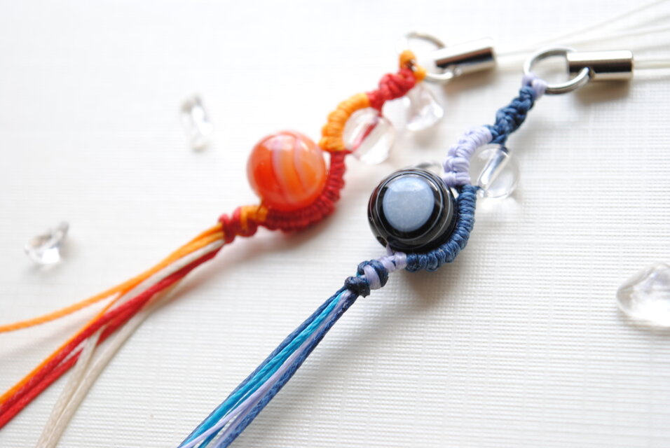 コロンとあめ玉みたいな天然石ストラップ＊アイアゲート | iichi 日々